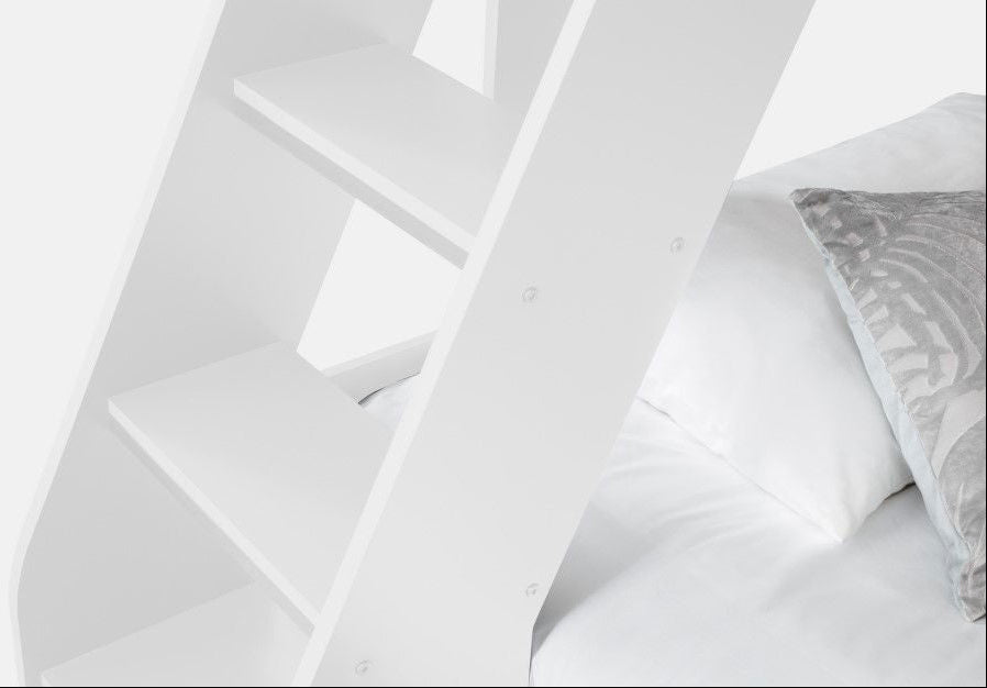 Domino Triple Sleeper - Julian Bowen