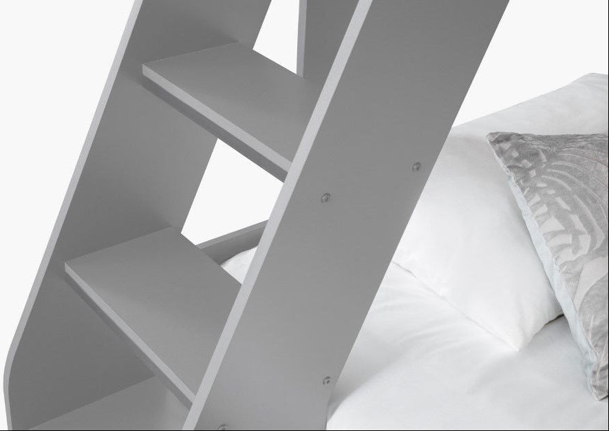 Domino Triple Sleeper - Julian Bowen