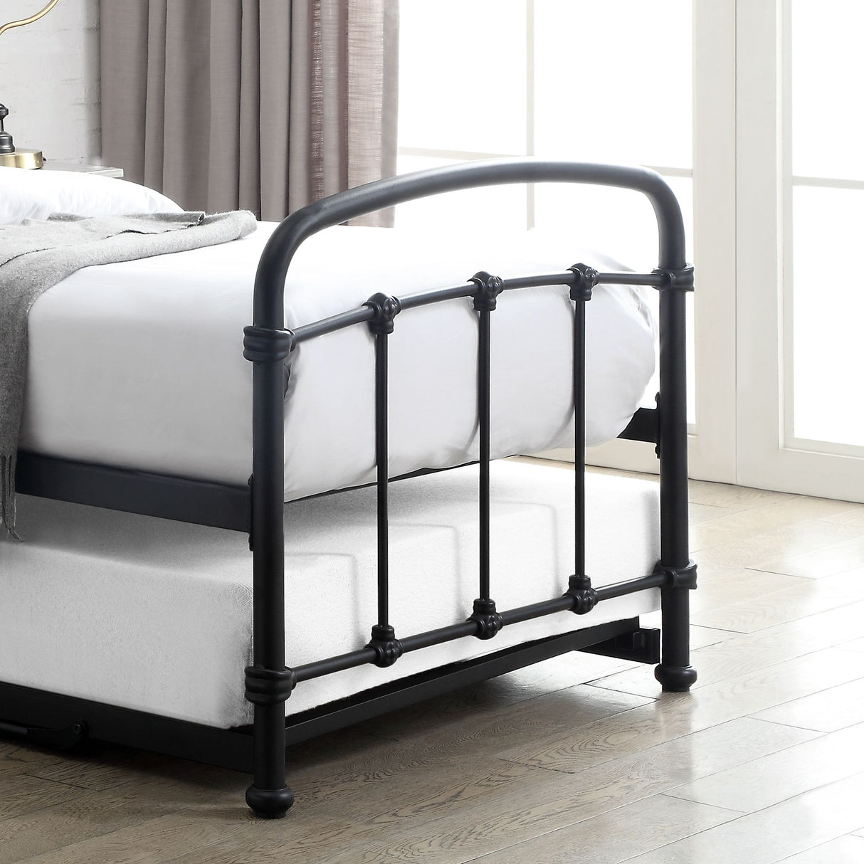 Mostyn Metal Guest Bed with Pull-Out