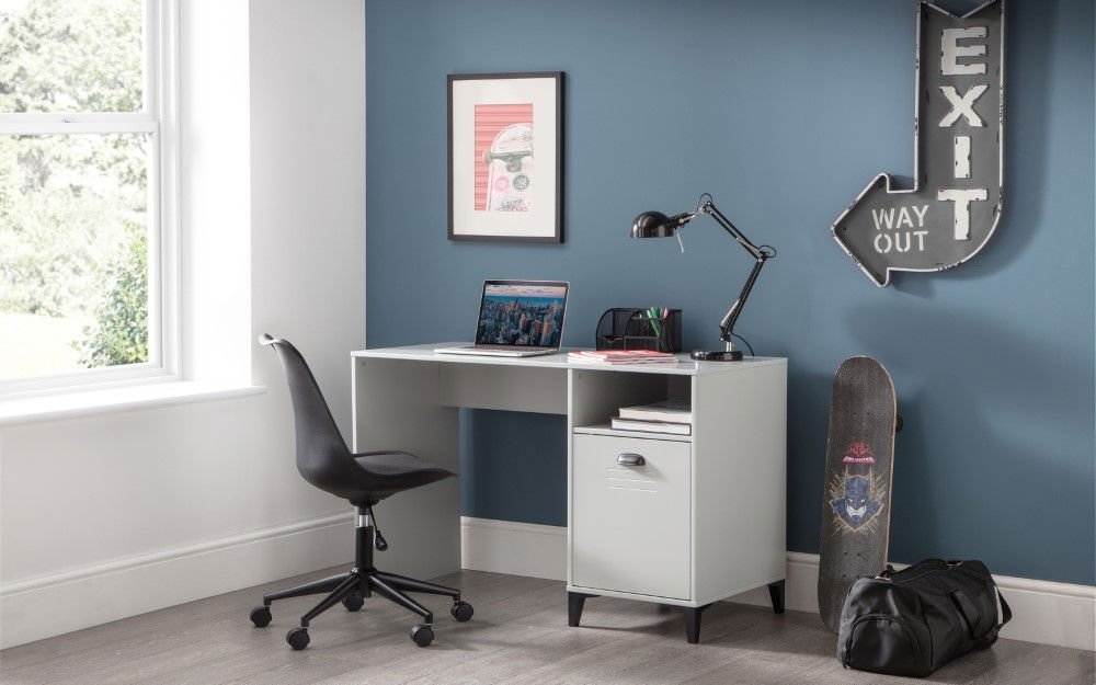 Lakers Locker Desk - Julian Bowen