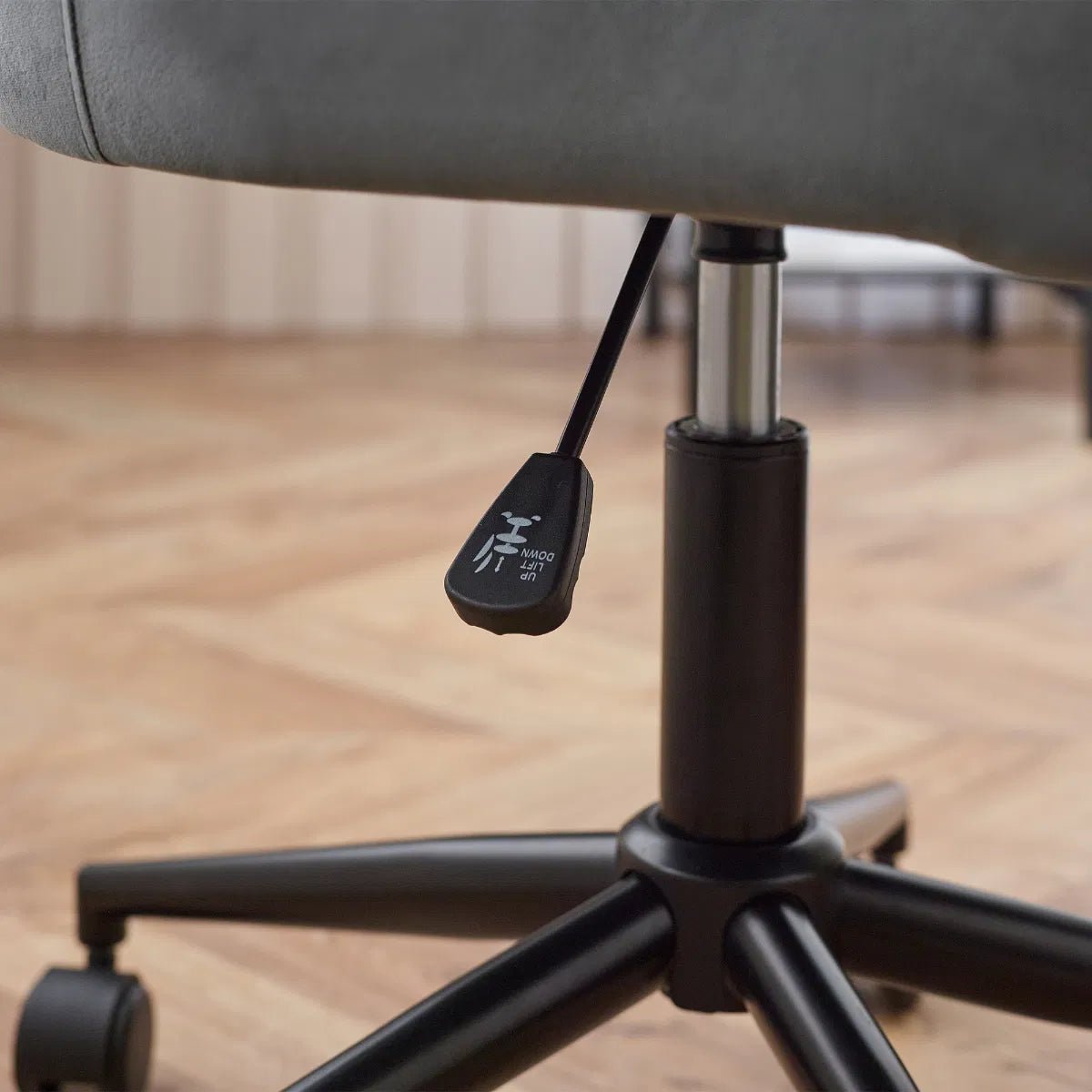 Luxe Faux Leather Office Chair - Julian Bowen