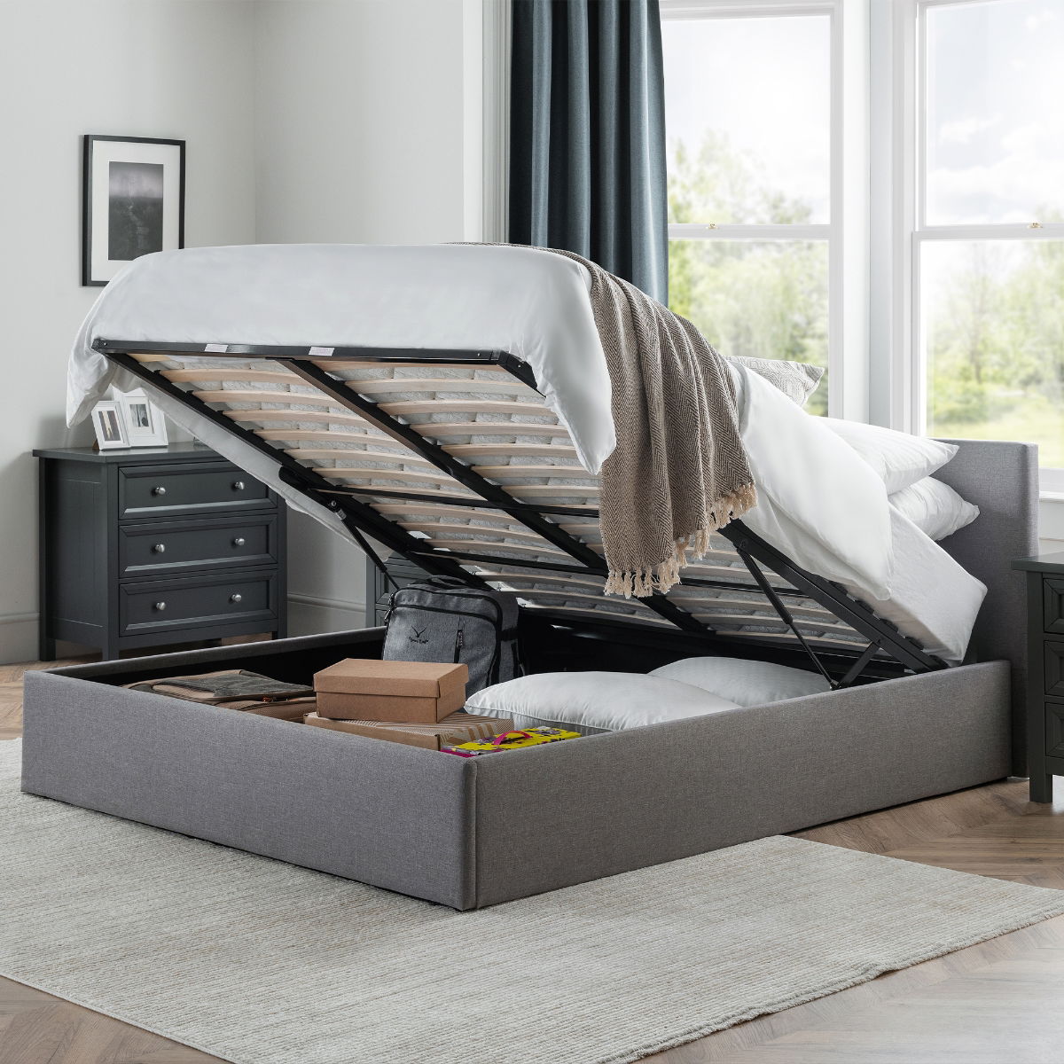 Rialto Lift - up Storage Bed - Julian Bowen
