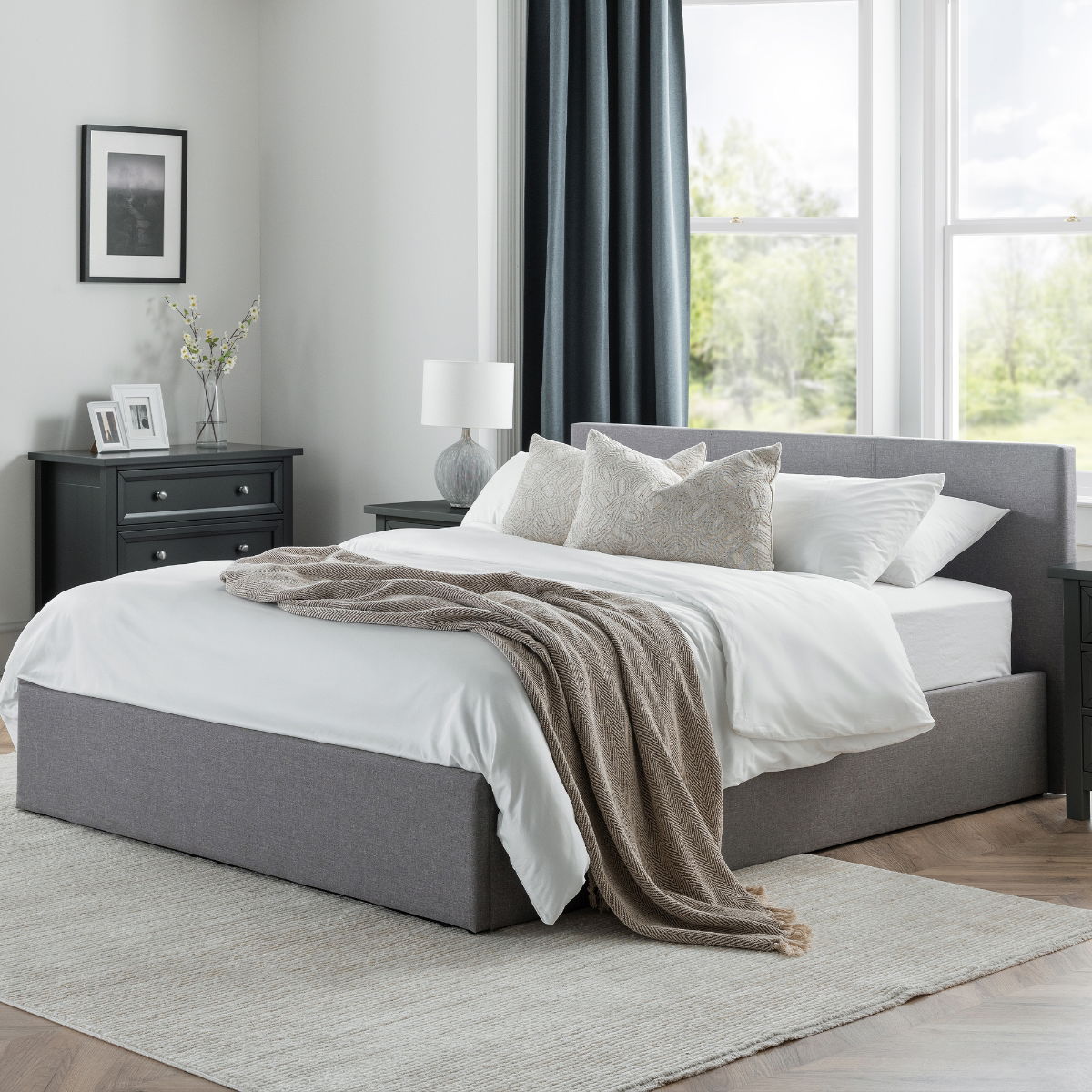 Rialto Lift - up Storage Bed - Julian Bowen