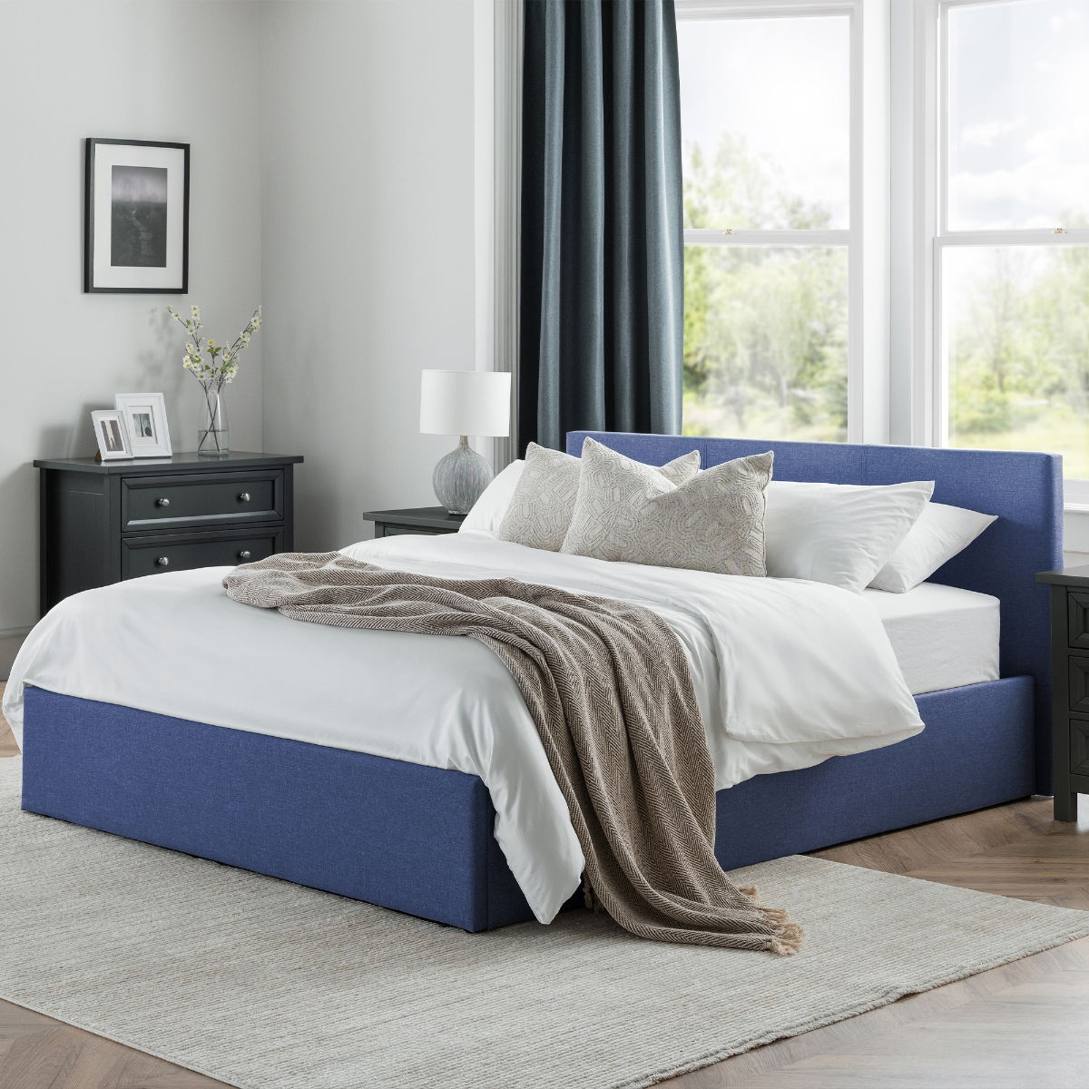 Rialto Lift - up Storage Bed - Julian Bowen
