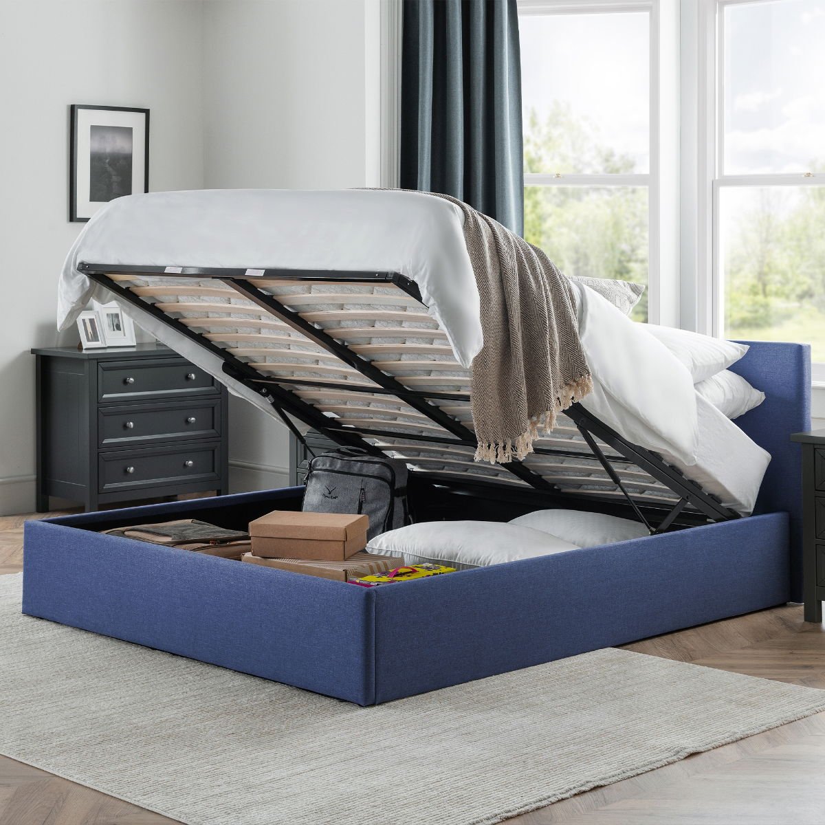 Rialto Lift - up Storage Bed - Julian Bowen
