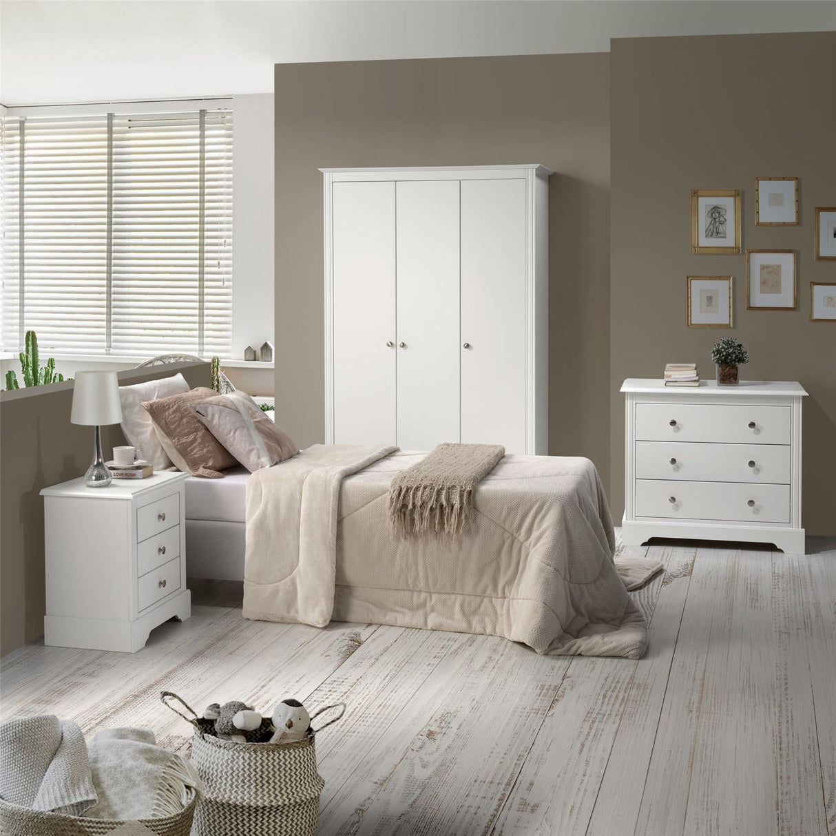 Stratford 3 Door Wardrobe - Seconique