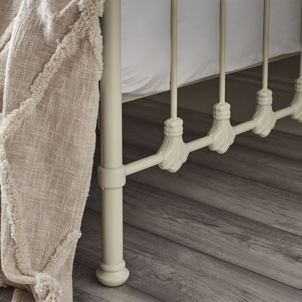 Versailles Daybed - Julian Bowen