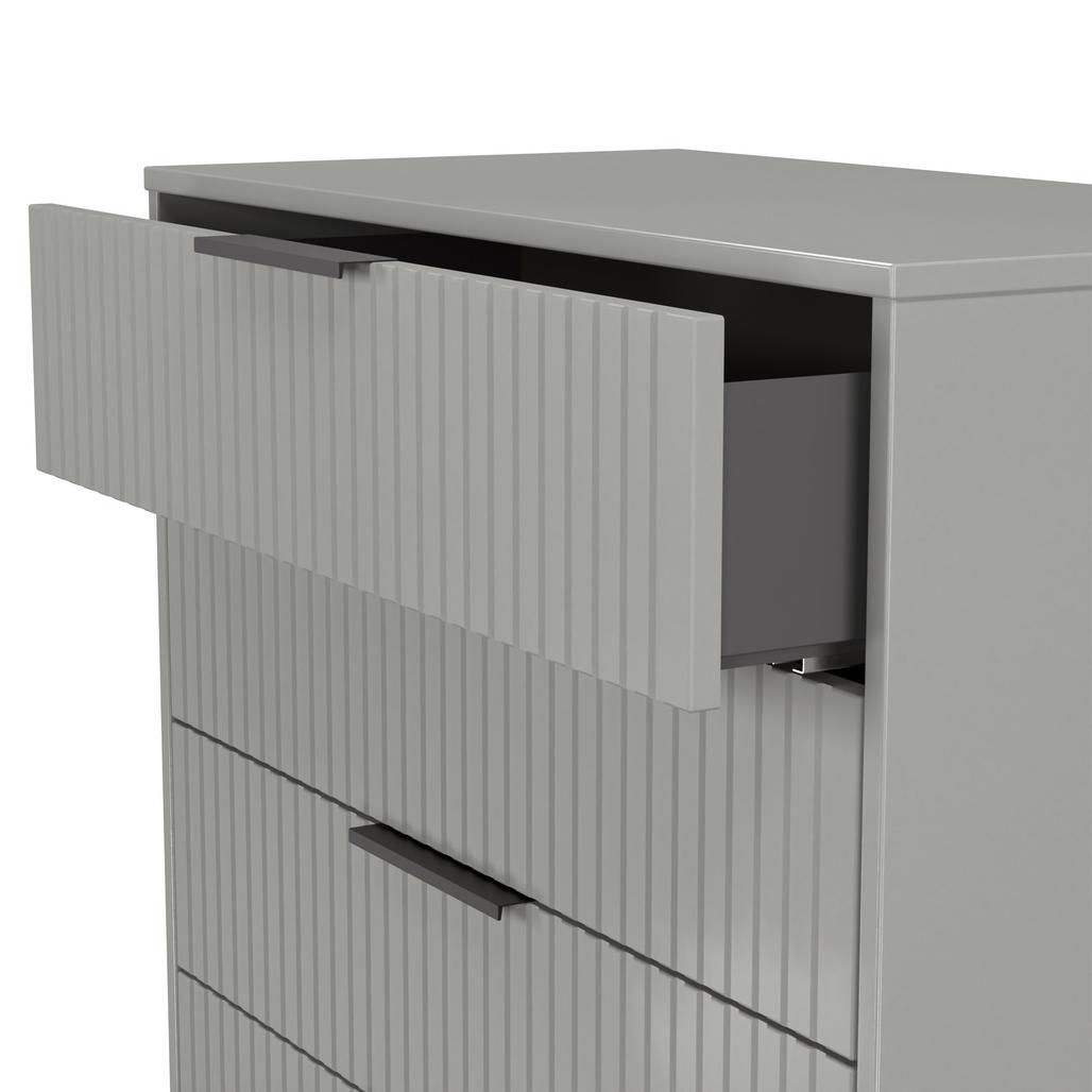 Fluted 5 Drawer Chest with Black Sleigh Legs