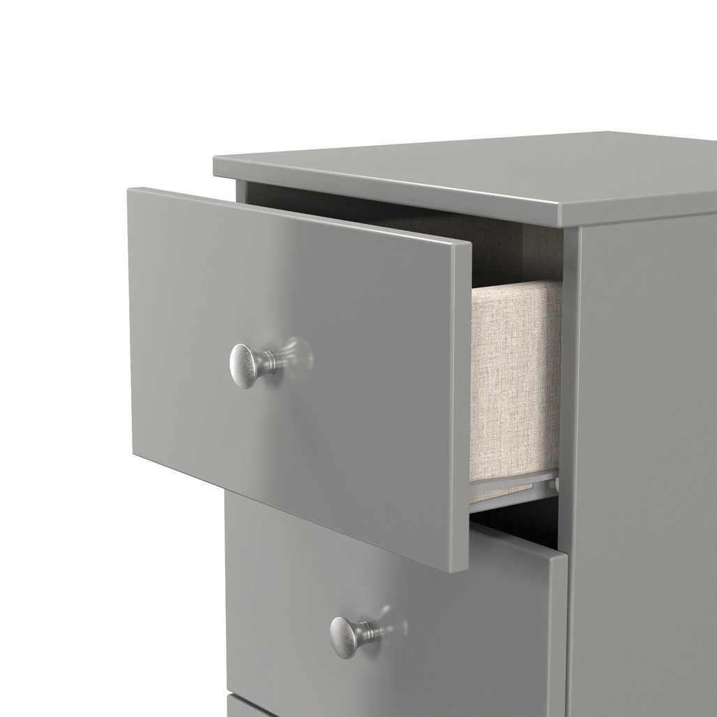 Yarmouth 5 Drawer Bedside Table