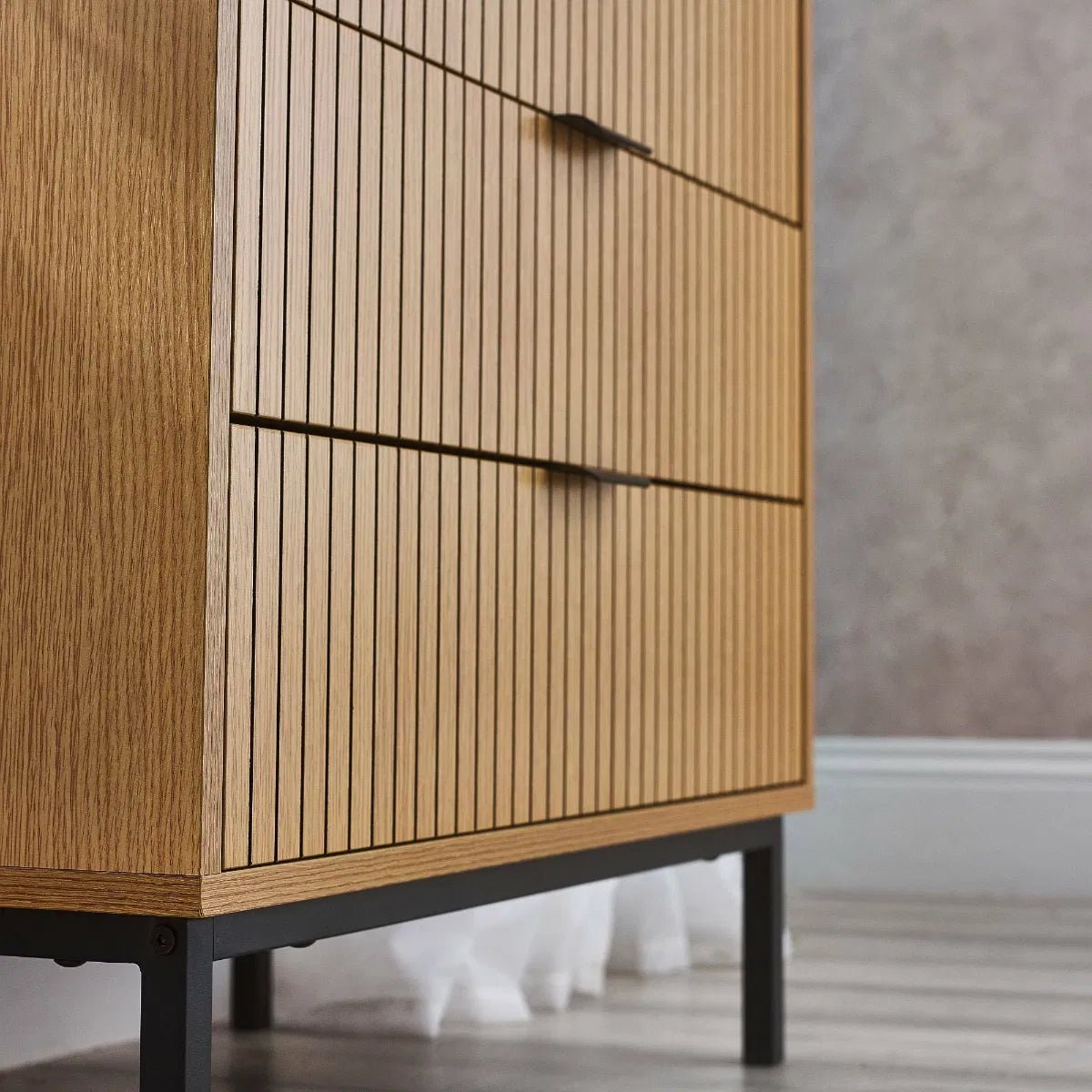 Sia 3 Drawer Chest - Julian Bowen