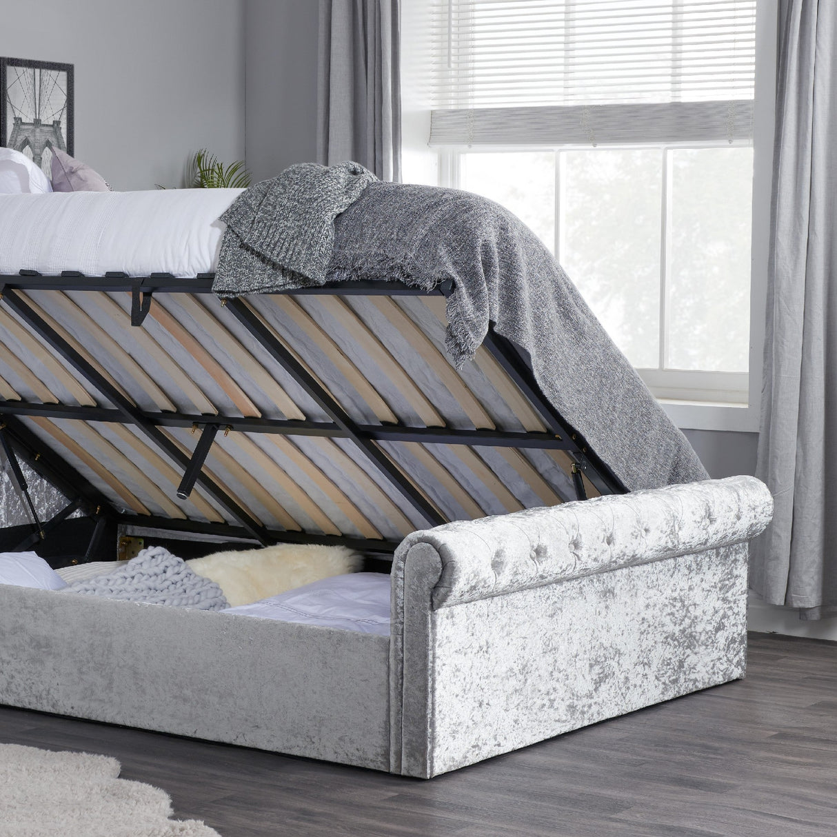 Sienna Crushed Velvet Ottoman Bed Frame (4'6'' Double) - Birlea
