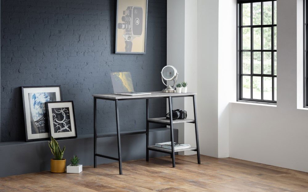 Staten Desk - Julian Bowen