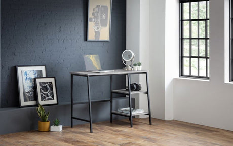 Staten Desk - Julian Bowen